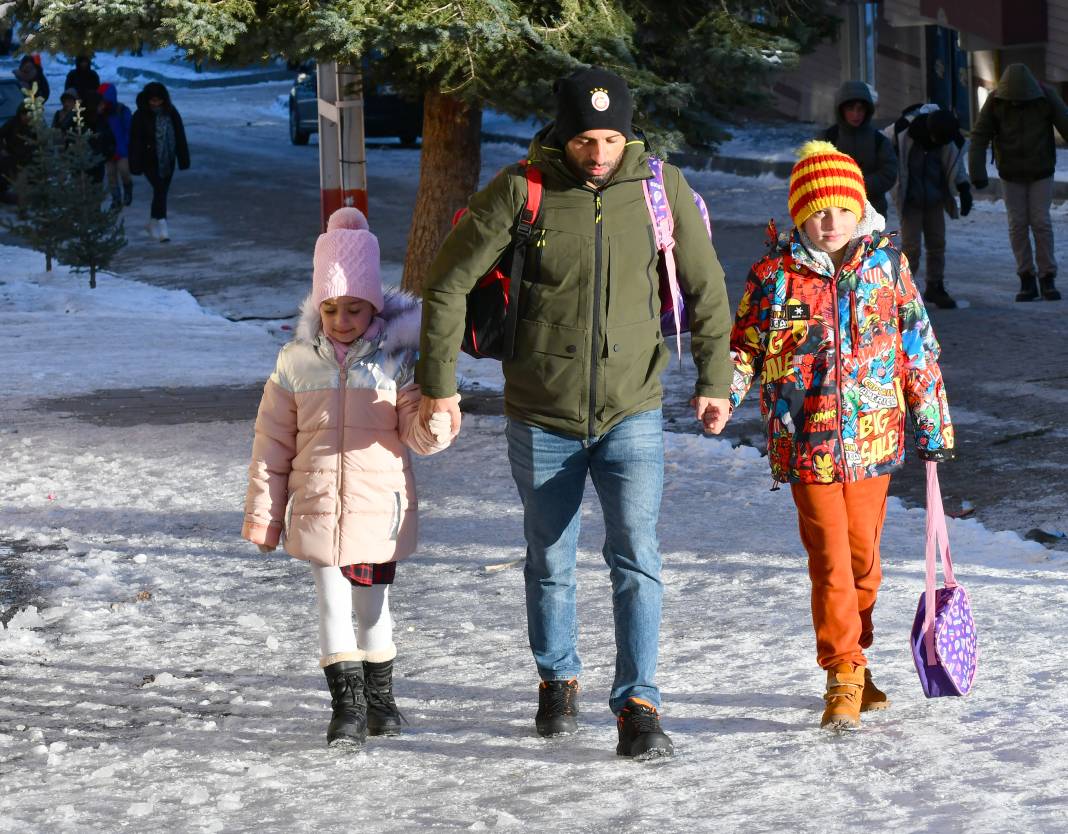 Doğu Anadolu'da kar yağışı durdu, soğuk hava etkisini koruyor 10